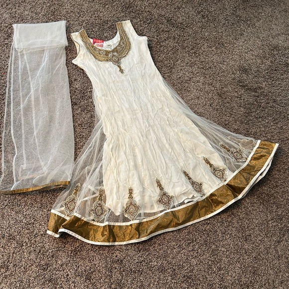 New with Tags! White Indian 3 piece Anarkali Suit - Picture 2 of 6